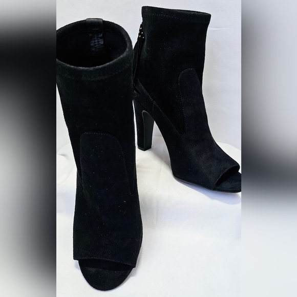 Size 7.5 Vince Camuto Black Suede Peep-Toe Ankle Boots - Picture 5 of 8